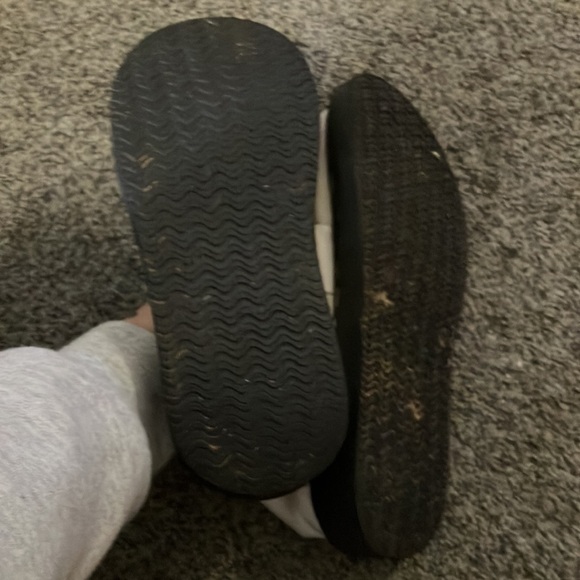 Cute Hello Kitty  shoes - Picture 4 of 5